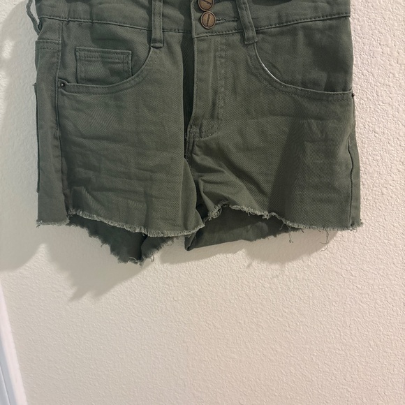 Dollhouse green army shorts size 1/2 - Picture 1 of 3